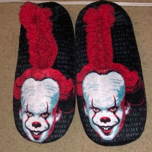 Pennywise Halloween Fuzzy slippers socks 🧦 men size 9-10 but also can be unisex